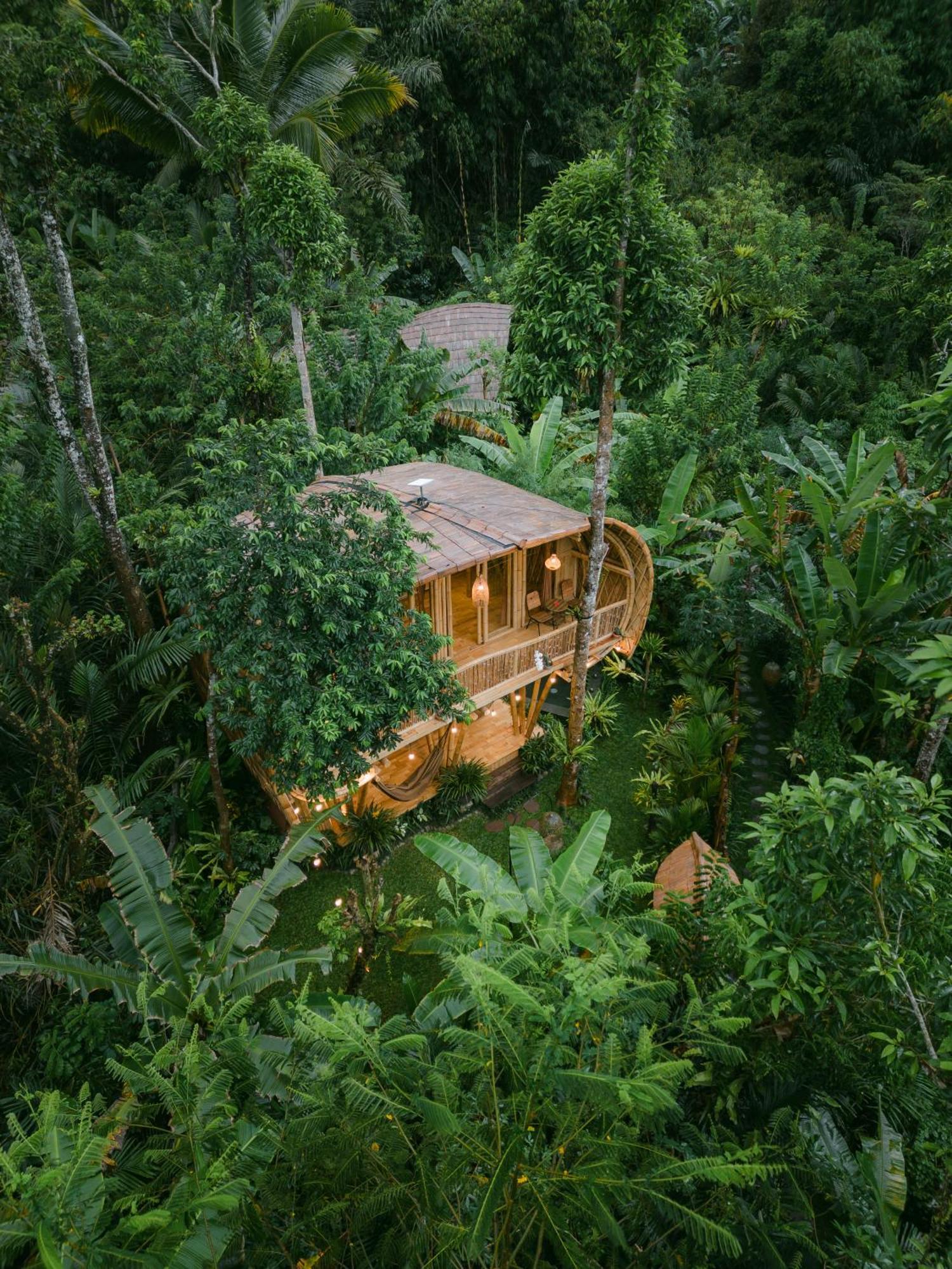 サイドメン Alamvaya Bali Bamboo Houseヴィラ エクステリア 写真
