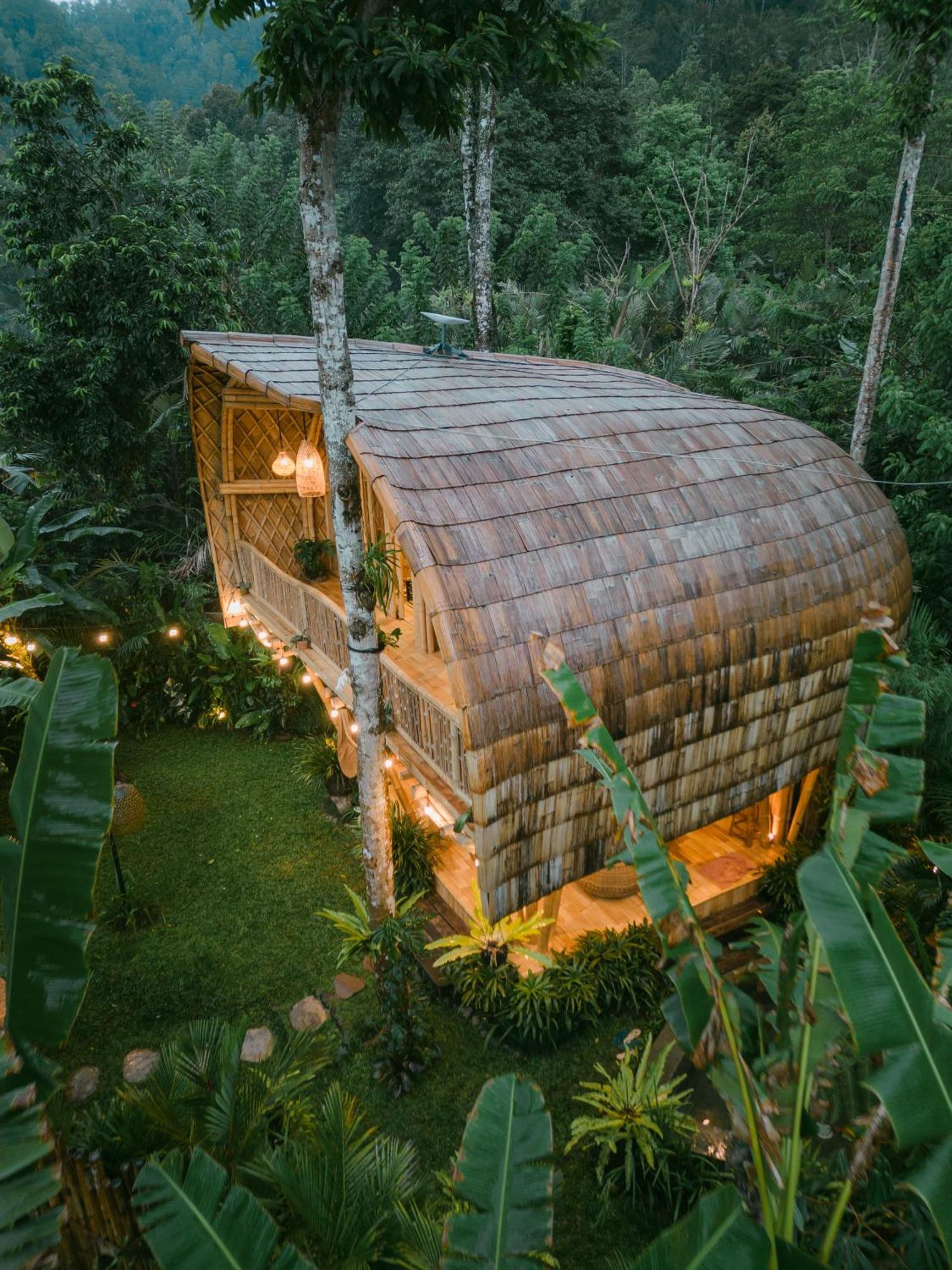 サイドメン Alamvaya Bali Bamboo Houseヴィラ エクステリア 写真