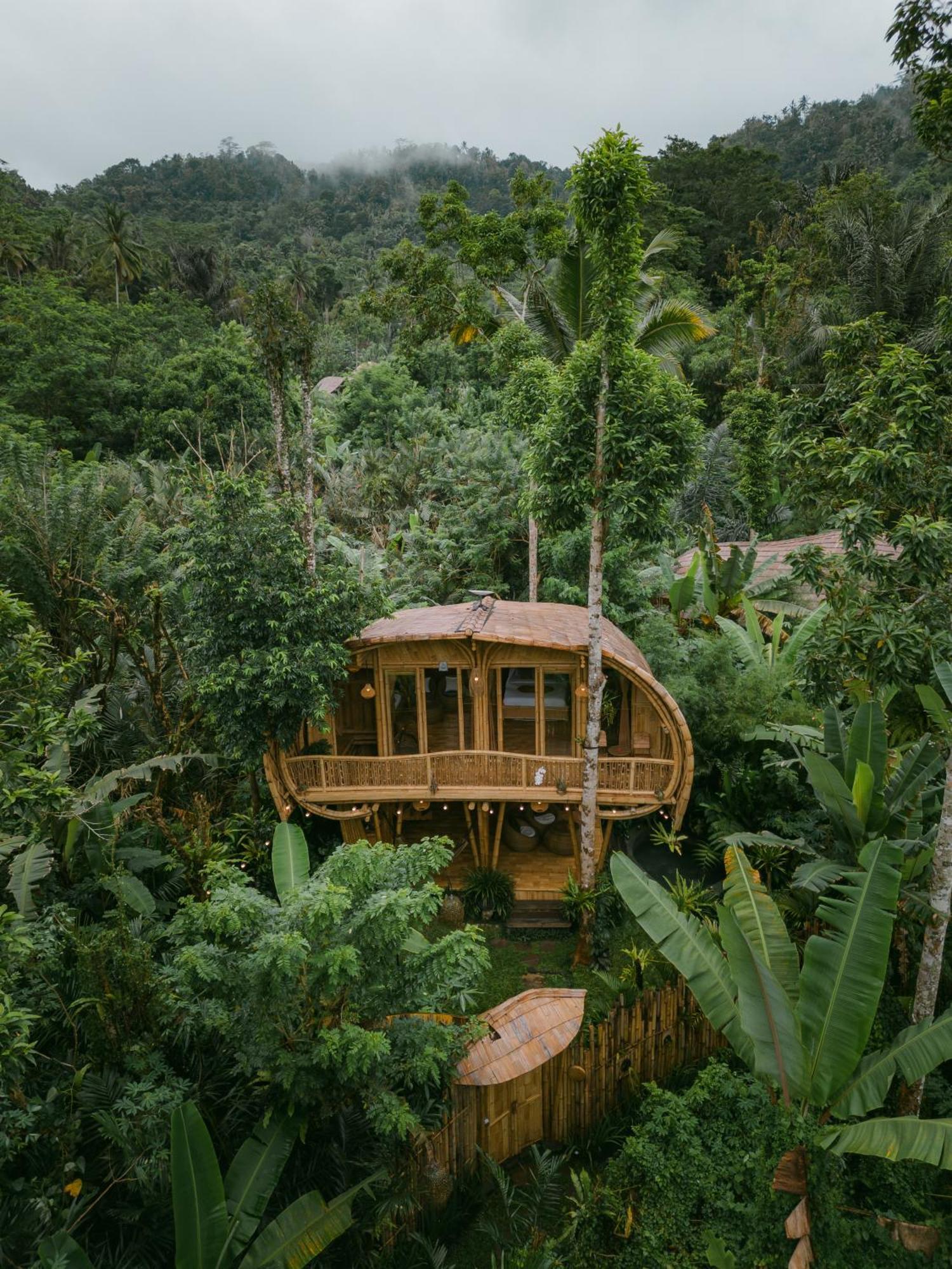 サイドメン Alamvaya Bali Bamboo Houseヴィラ エクステリア 写真