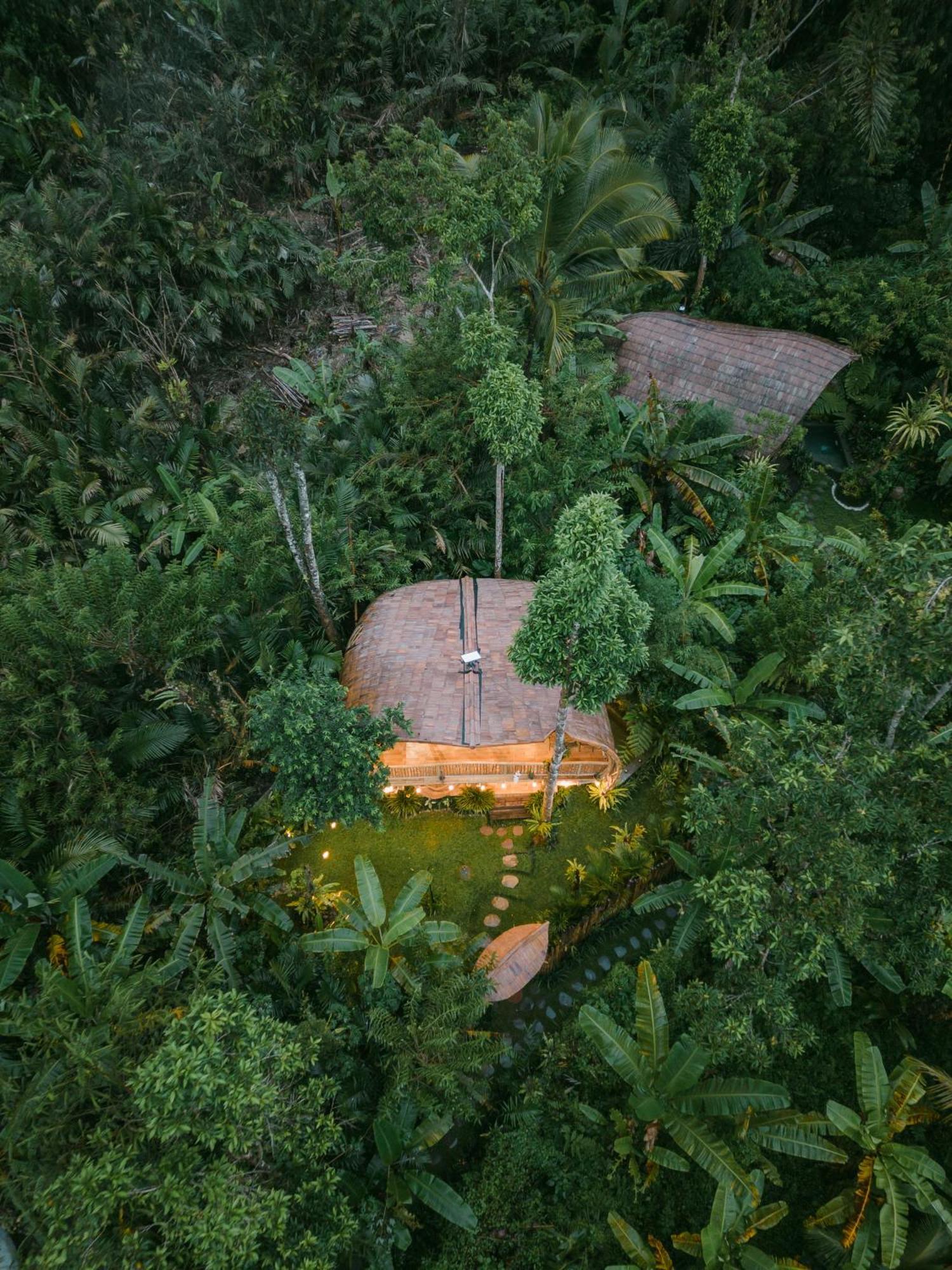 サイドメン Alamvaya Bali Bamboo Houseヴィラ エクステリア 写真