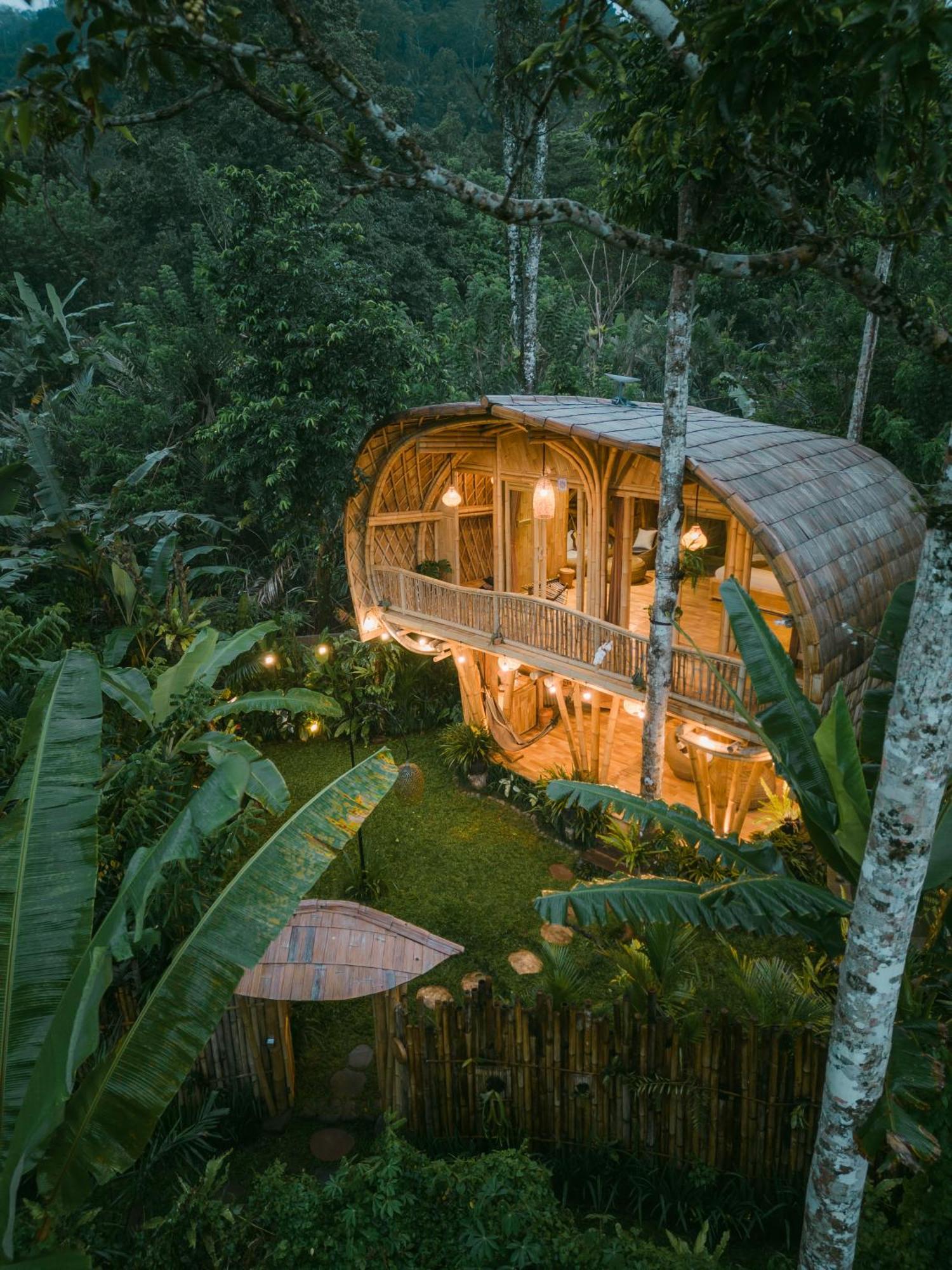 サイドメン Alamvaya Bali Bamboo Houseヴィラ エクステリア 写真