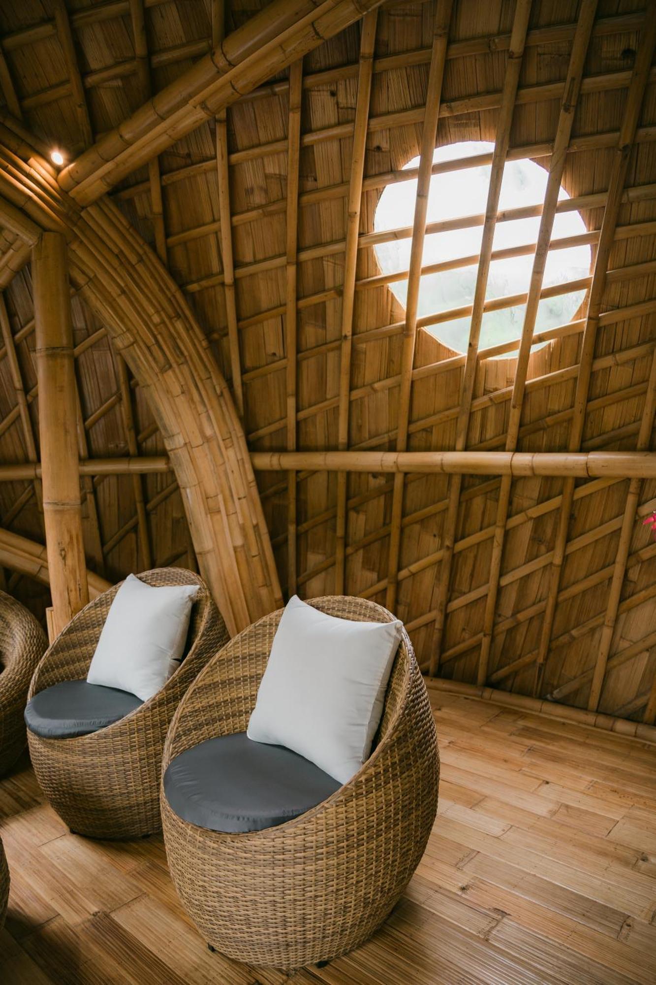 サイドメン Alamvaya Bali Bamboo Houseヴィラ エクステリア 写真