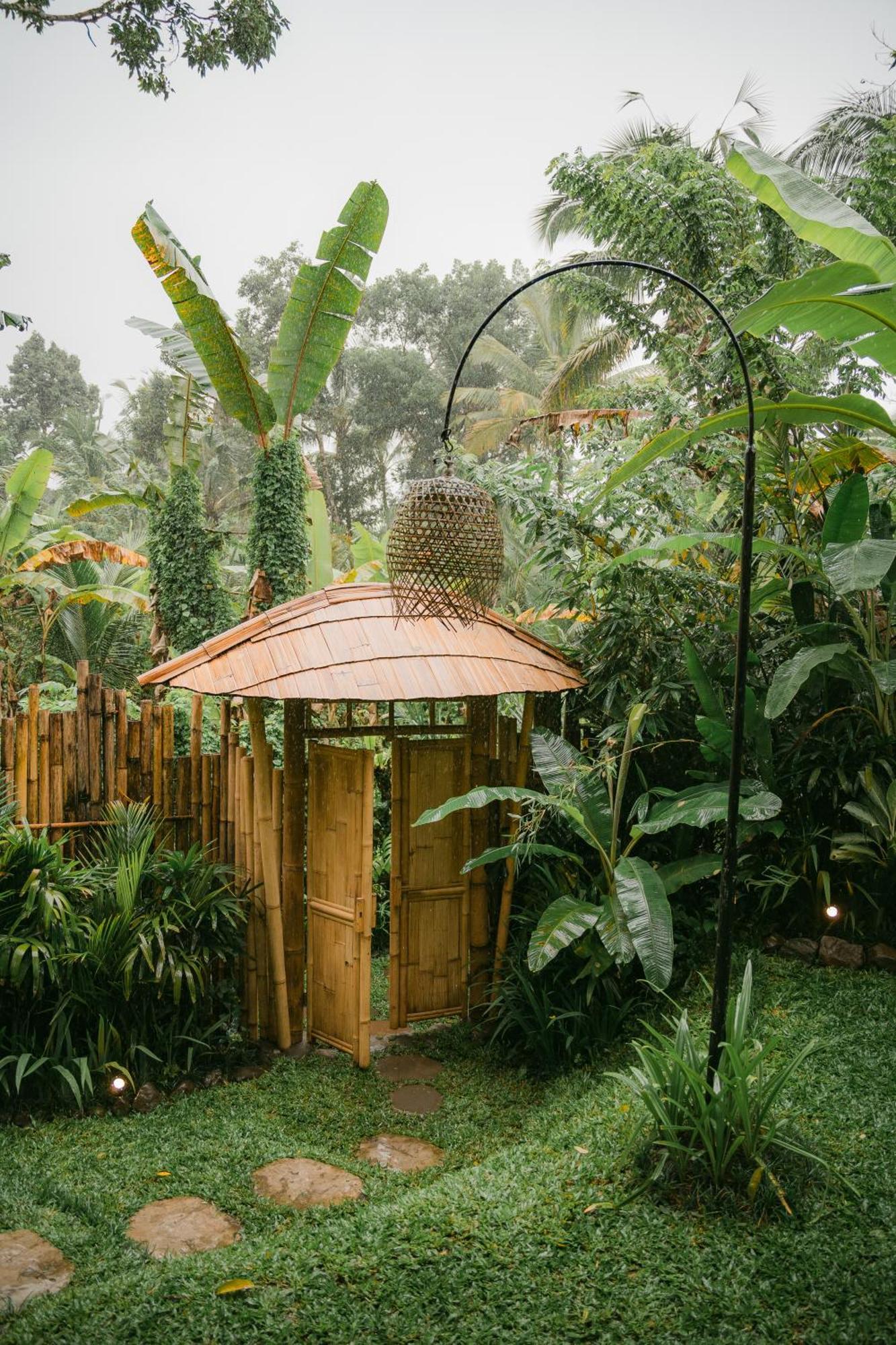 サイドメン Alamvaya Bali Bamboo Houseヴィラ エクステリア 写真