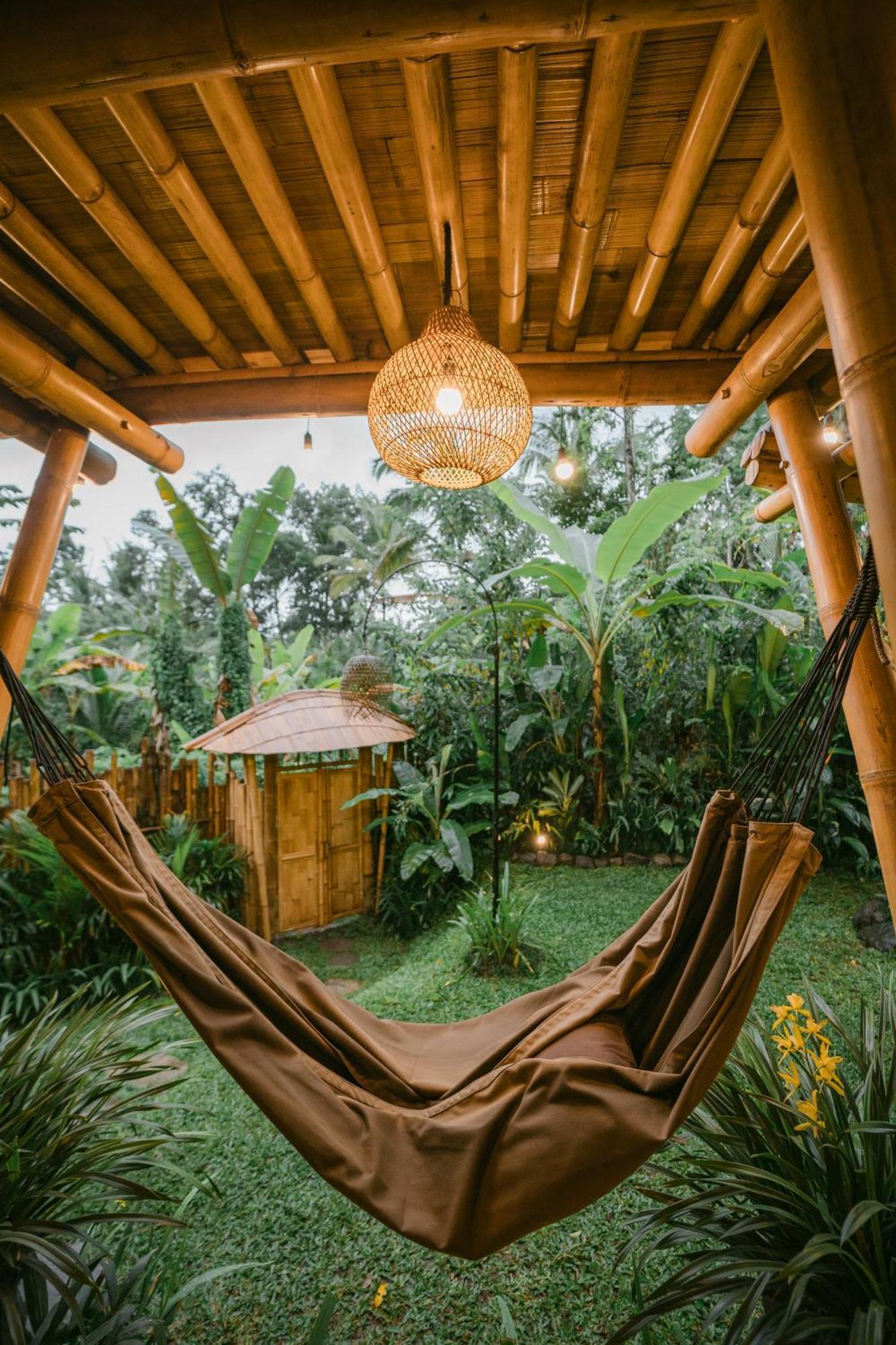 サイドメン Alamvaya Bali Bamboo Houseヴィラ エクステリア 写真