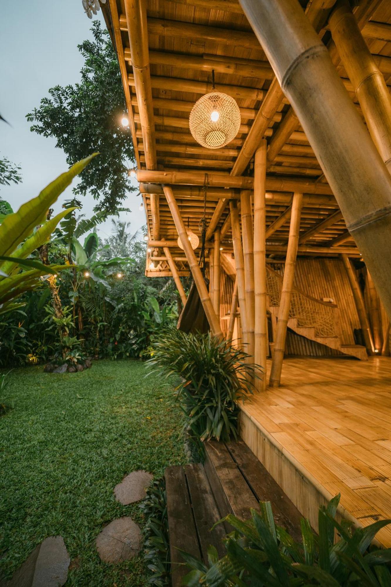 サイドメン Alamvaya Bali Bamboo Houseヴィラ エクステリア 写真