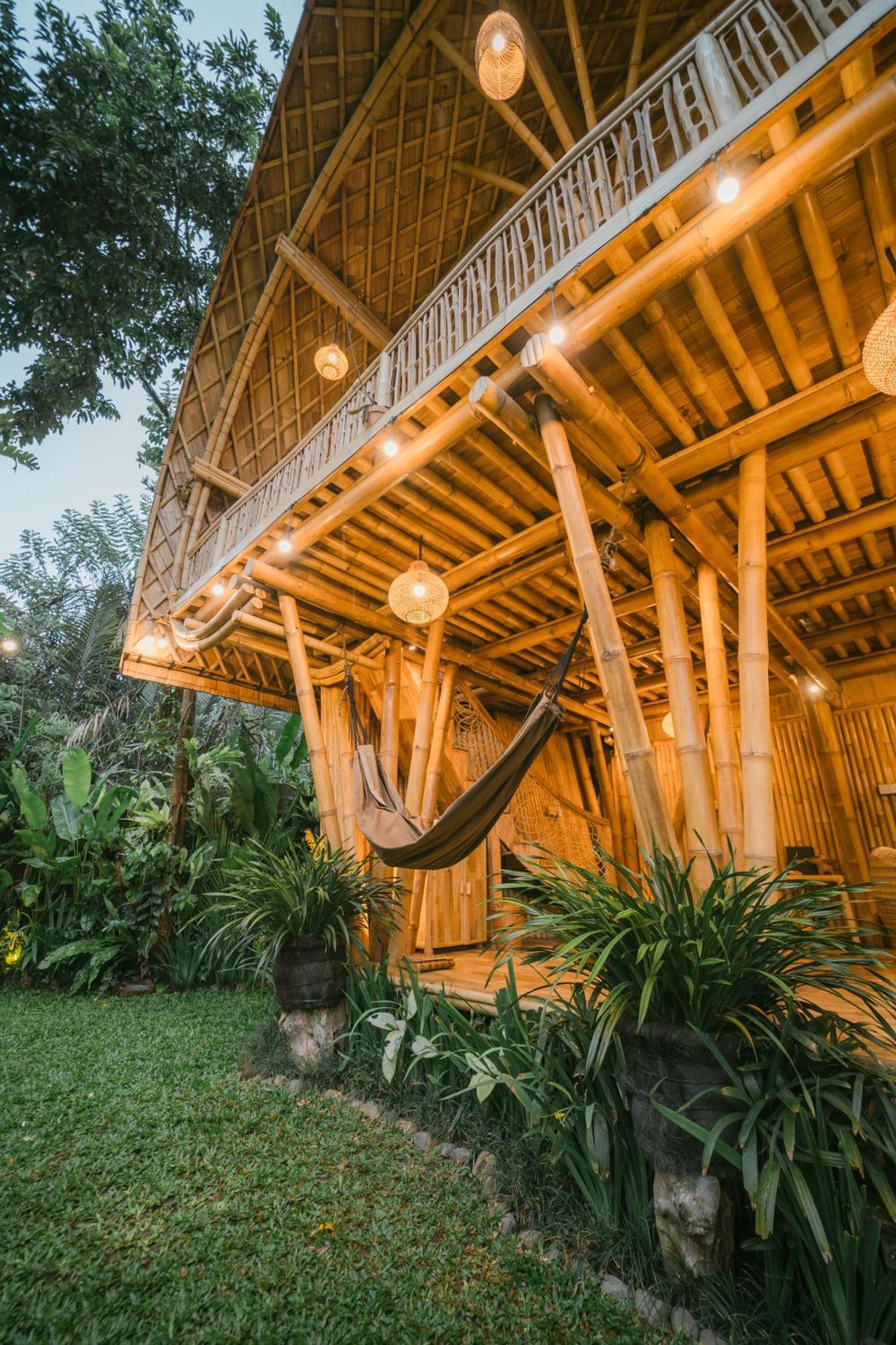サイドメン Alamvaya Bali Bamboo Houseヴィラ エクステリア 写真