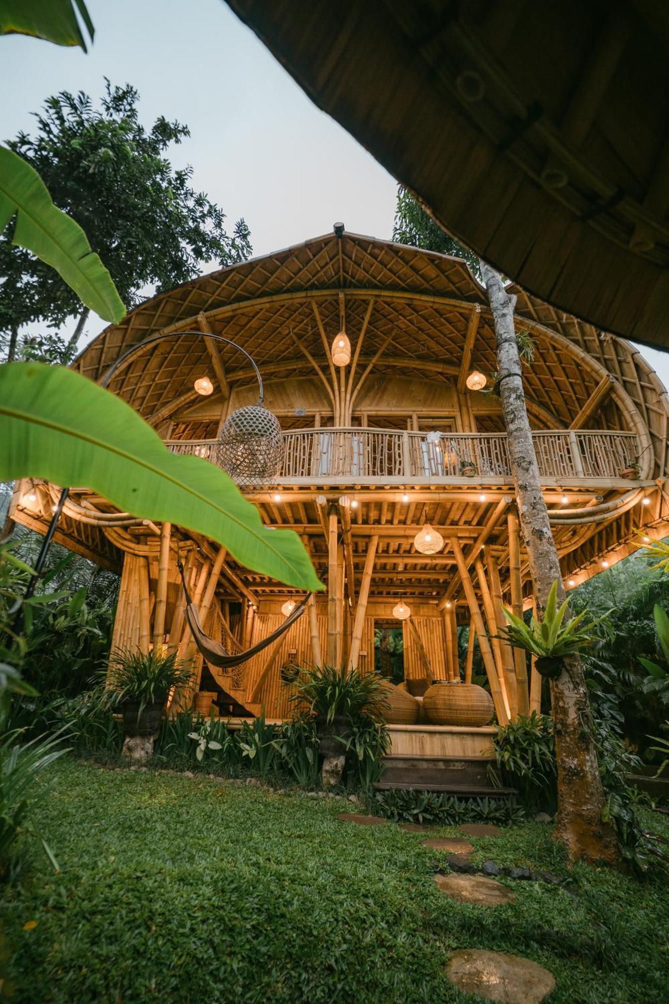 サイドメン Alamvaya Bali Bamboo Houseヴィラ エクステリア 写真