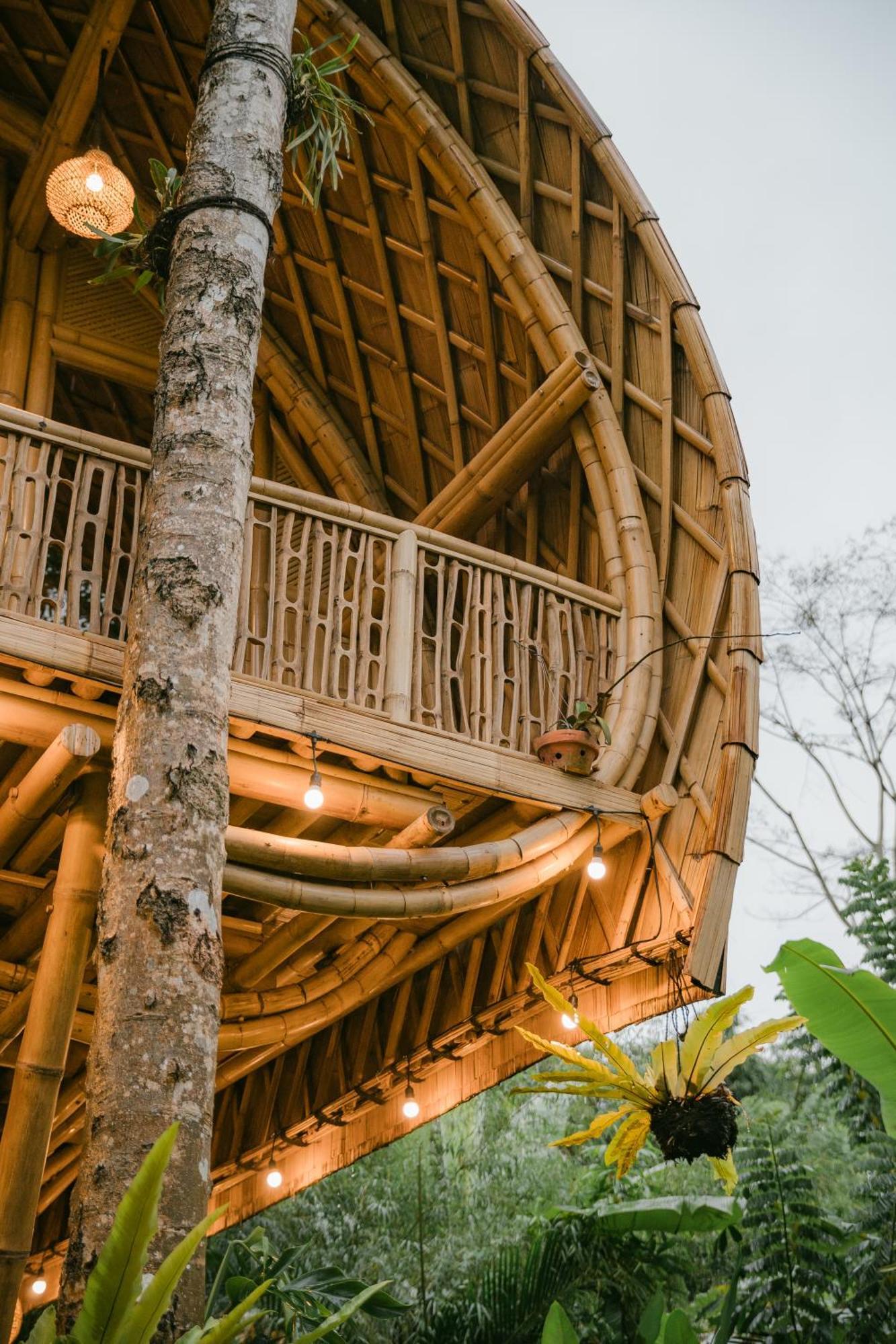 サイドメン Alamvaya Bali Bamboo Houseヴィラ エクステリア 写真