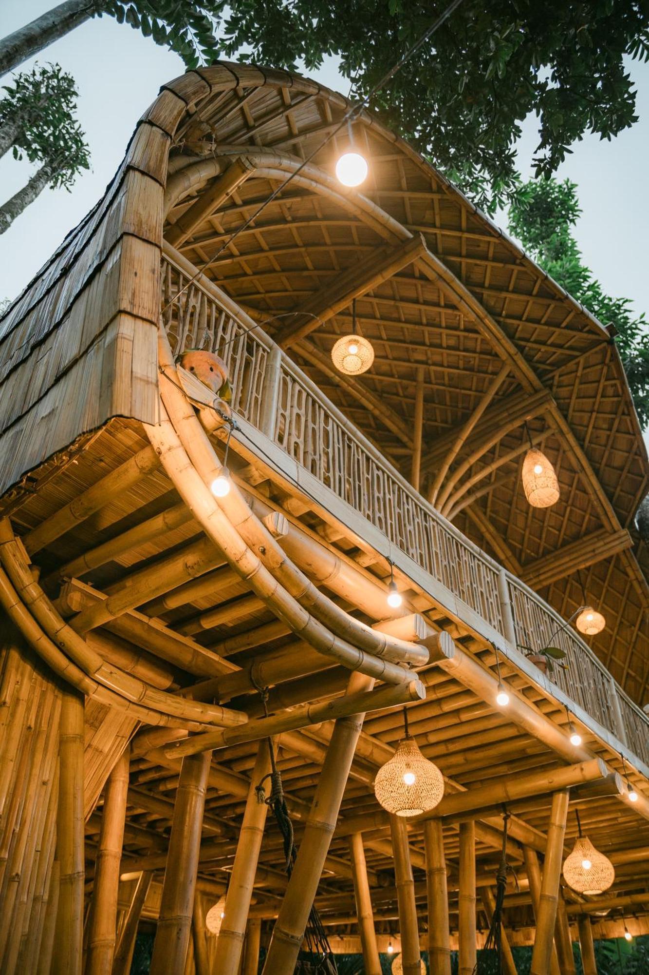 サイドメン Alamvaya Bali Bamboo Houseヴィラ エクステリア 写真