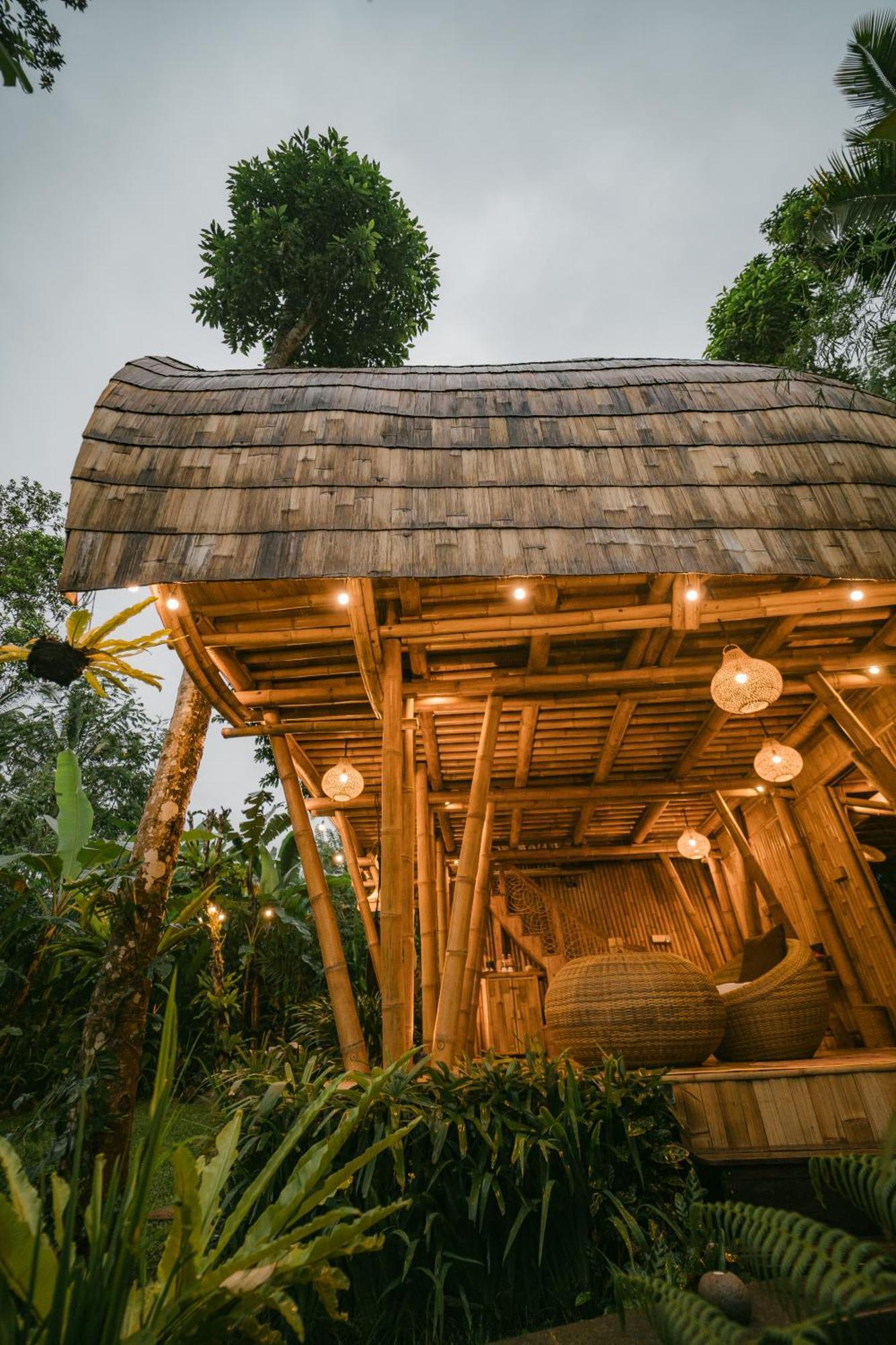 サイドメン Alamvaya Bali Bamboo Houseヴィラ エクステリア 写真
